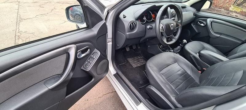 Gebraucht Dacia Duster Prestige 125 PS (91 kW) 2017 Silber SUV