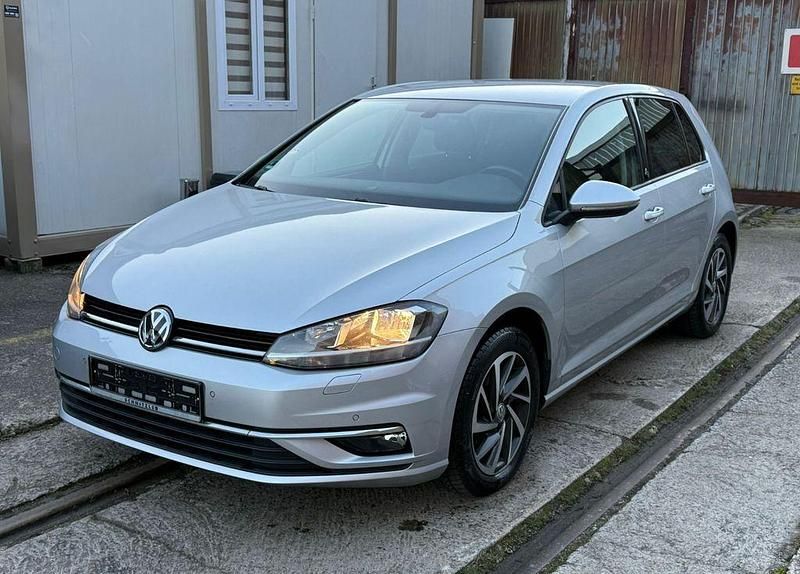 Silber Gebraucht 2018 VW Golf VII Sound Limousine | 12.900 € (Fairer Preis) - Bild 1/4