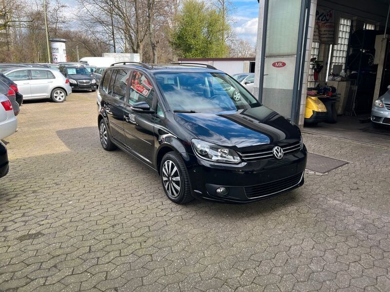 Schwarz Gebraucht 2013 VW Touran Comfortline Van / Kleinbus | 7.980 € (Fairer Preis) - Bild 1/4