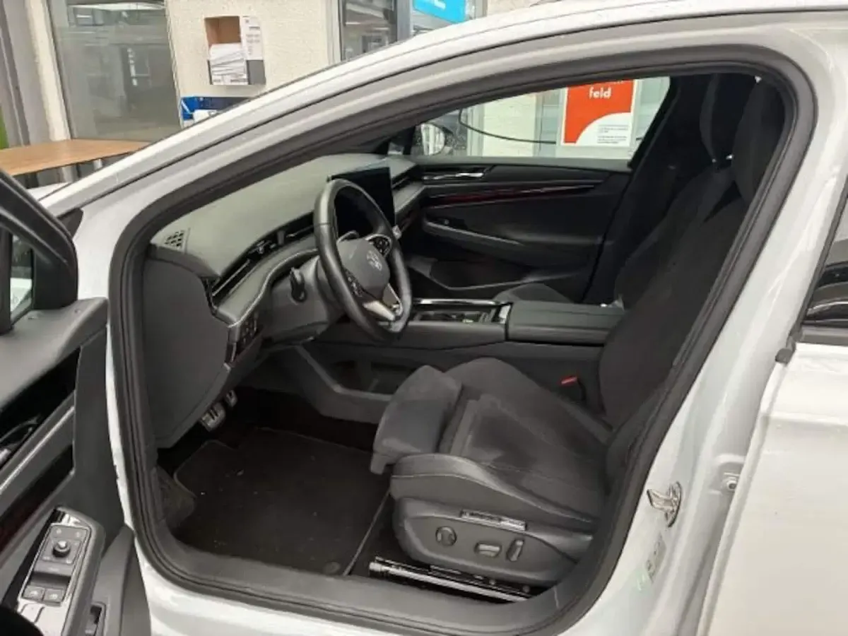 Gebraucht VW ID.7 Pro 210 kW (286 PS) 2024 Gletscherweiß metallic Kombi