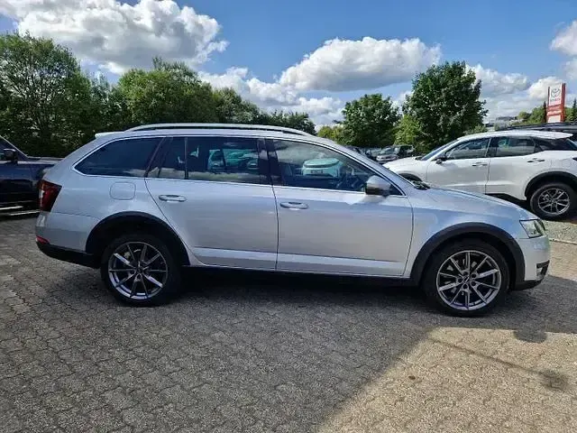 Gebraucht Skoda Octavia Scout 4x4 184 PS (135 kW) 2018 Silber Kombi