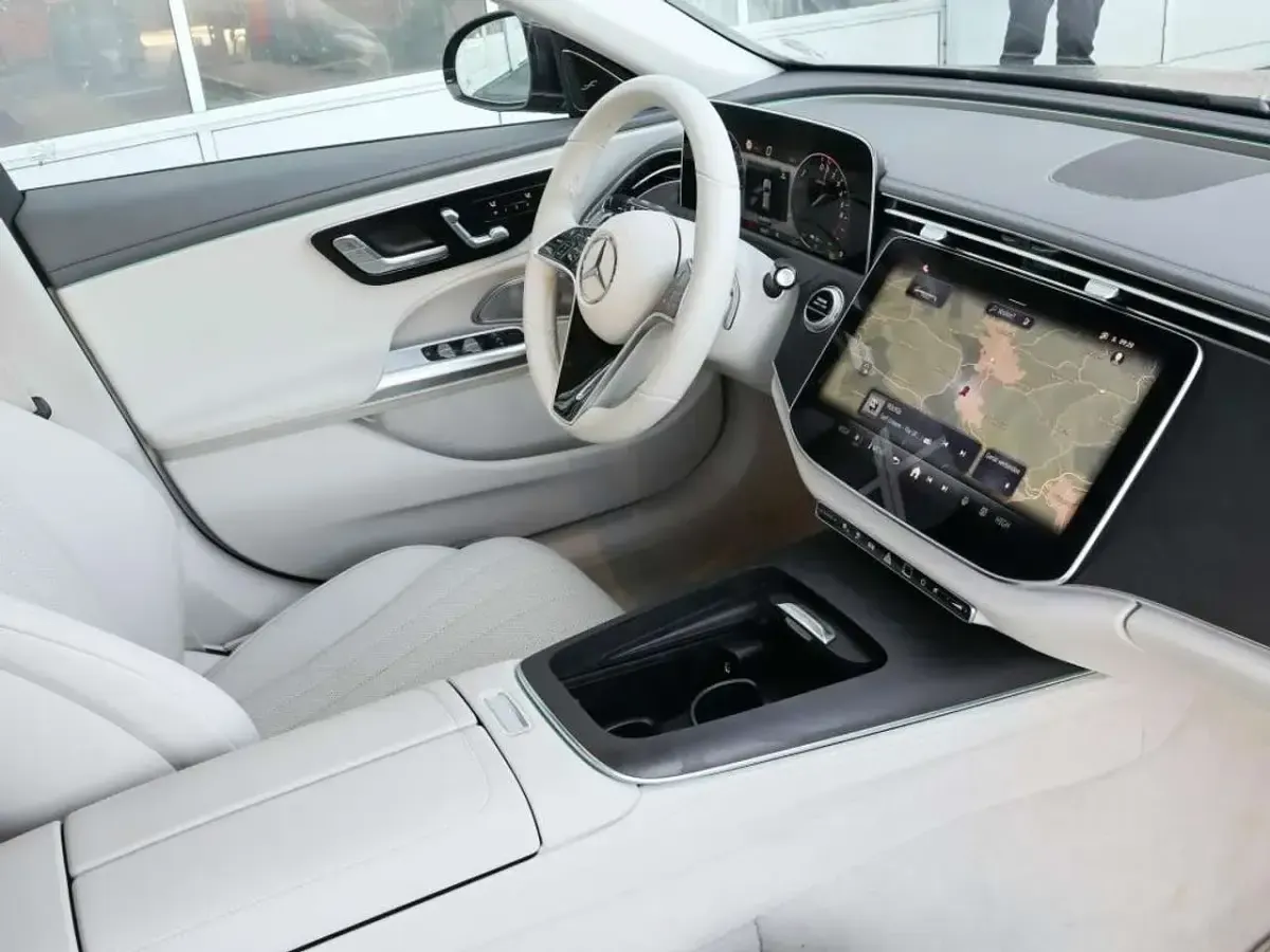 Gebraucht Mercedes E300 Exclusive 204 PS (150 kW) 2025 Grau graphitgrau Kombi