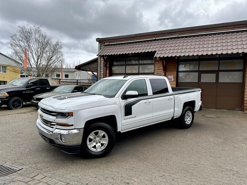 White metallic Gebraucht 2018 Chevrolet Silverado LT SUV | 41.900 € - Bild 1/4
