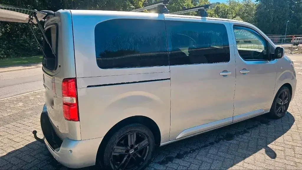 Gebraucht Peugeot Traveller Allure 177 PS (130 kW) 2016 Silber Van / Kleinbus
