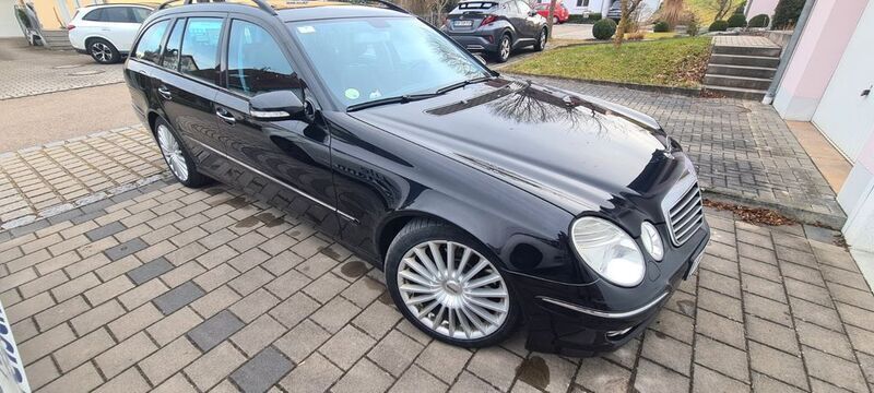 Schwarz Gebraucht 2008 Mercedes E500 Avantgarde Kombi | 12.999 € (Fairer Preis) - Bild 1/4