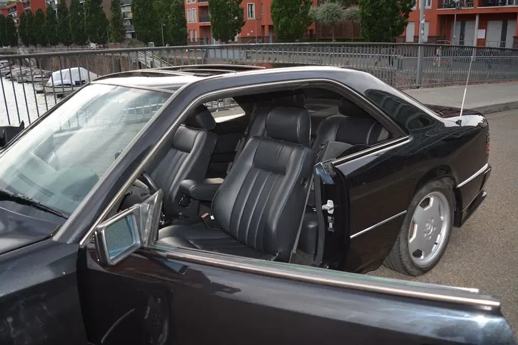 Gebraucht Mercedes E300 180 PS (132 kW) 1989 Schwarz Coupé