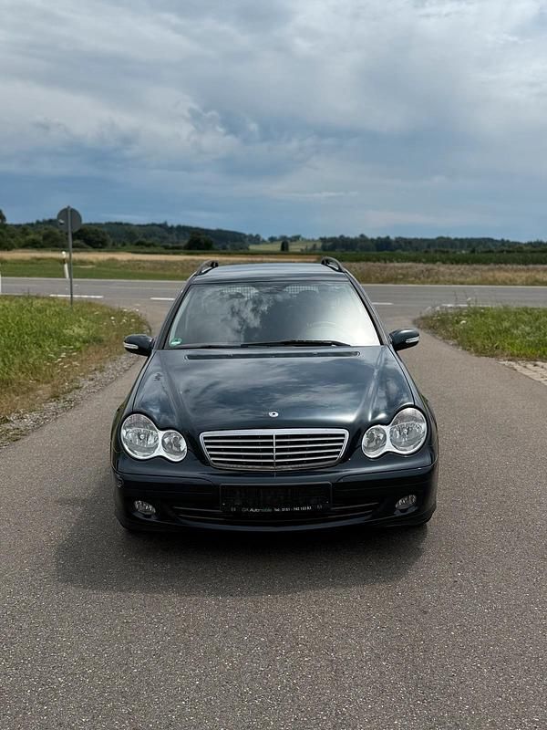 Gebraucht Mercedes C180 143 PS (105 kW) 2005 Grün Kombi