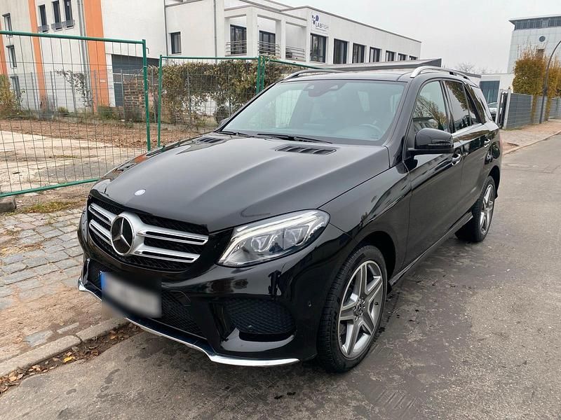 Schwarz Gebraucht 2016 Mercedes GLE350 AMG SUV | 32.900 € (Fairer Preis) - Bild 1/4