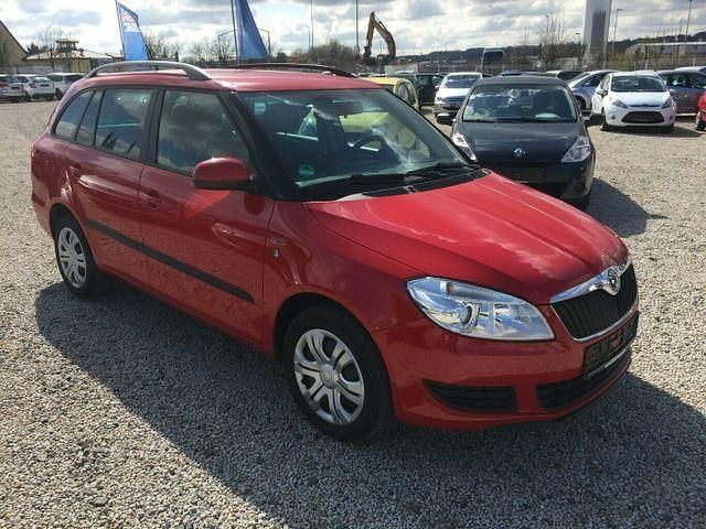 Gebraucht Skoda Fabia Family 86 PS (63 kW) 2011 Rot Kleinwagen