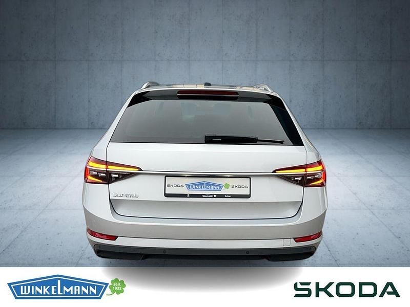 Gebraucht Skoda Superb Style 200 PS (147 kW) 2023 Brillantsilber metallic Kombi