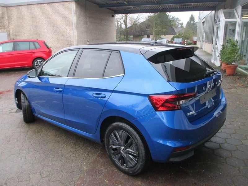Gebraucht Skoda Fabia Style 95 PS (69 kW) 2024 Racebluemetallic/dach schwarz Kleinwagen