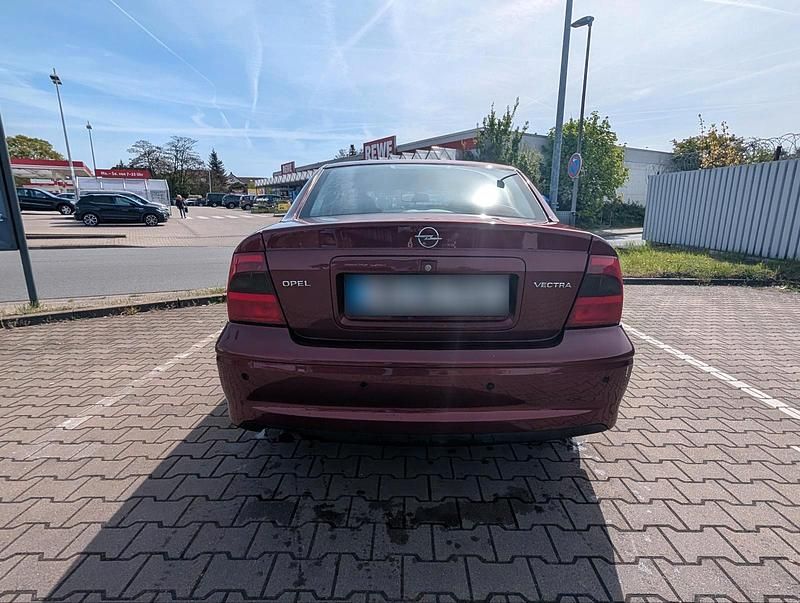 Usata Opel Vectra Edition 101 CV (74 kW) 2001 Rosso Berlina