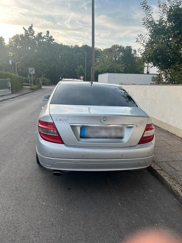 Grau Gebraucht 2010 Mercedes C200 Limousine | 7.999 € (Fairer Preis) - Bild 1/4