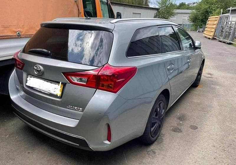 Gebraucht Toyota Auris 132 PS (97 kW) 2013 Silber Kombi