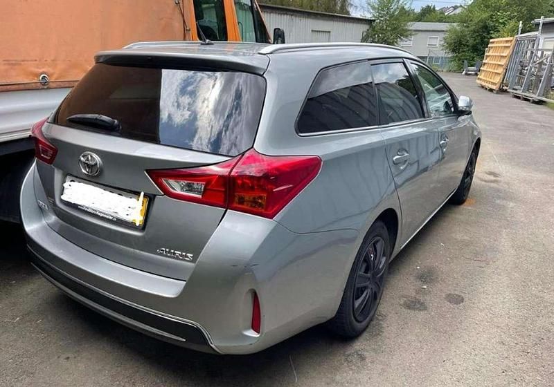 Silber Gebraucht 2013 Toyota Auris Kombi | 7.300 € (Guter Preis) - Bild 1/4