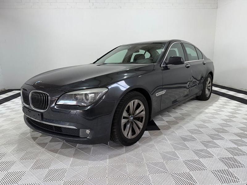 Gebraucht BMW 740 Sport Line 306 PS (225 kW) 2012 Grau Limousine