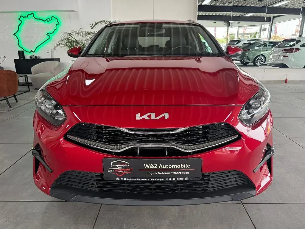 Gebraucht Kia Ceed 140 PS (102 kW) 2024 Rot Kleinwagen