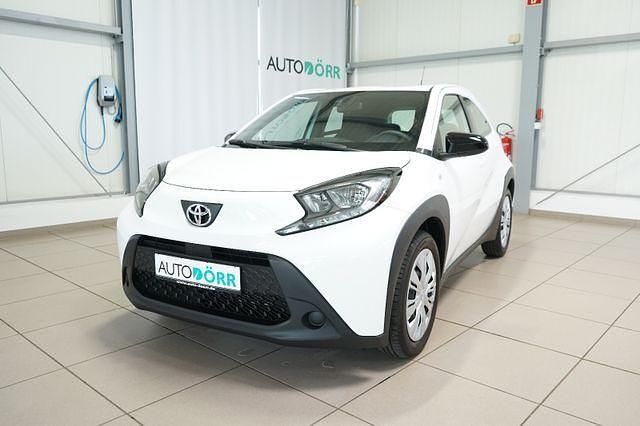 Weiß Gebraucht 2024 Toyota Aygo Business Edition Kleinwagen | 15.900 € (Fairer Preis) - Bild 1/4