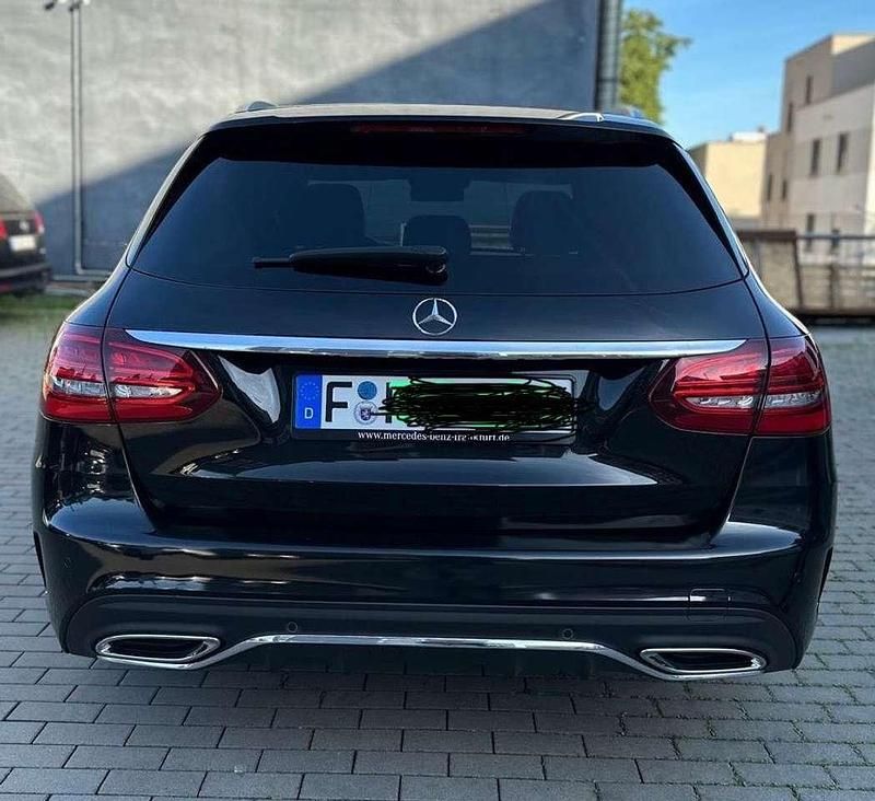 Schwarz Gebraucht 2019 Mercedes C300 Kombi | 31.500 € (Fairer Preis) - Bild 1/4