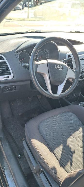 Gebraucht Hyundai i20 Edition 78 PS (57 kW) 2010 Schwarz Kleinwagen