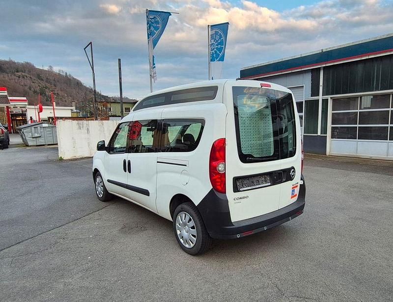 Gebraucht Opel Combo Selection 120 PS (88 kW) 2018 Weiß Van / Kleinbus