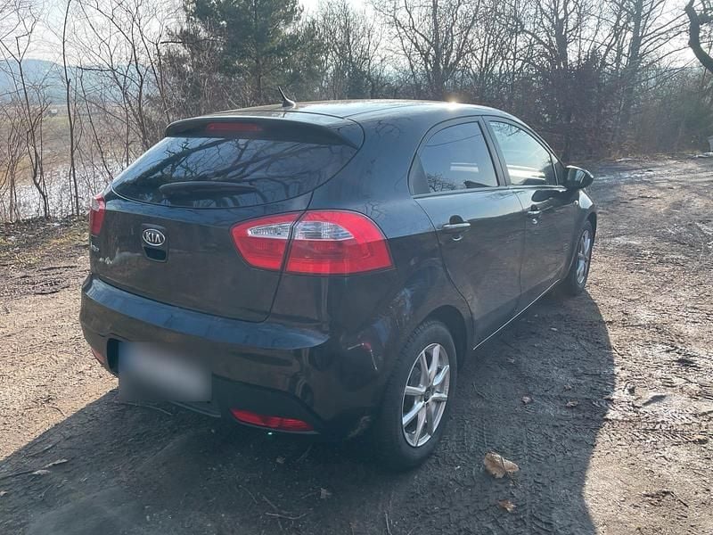 Gebraucht Kia Rio 109 PS (80 kW) 2011 Schwarz Kleinwagen