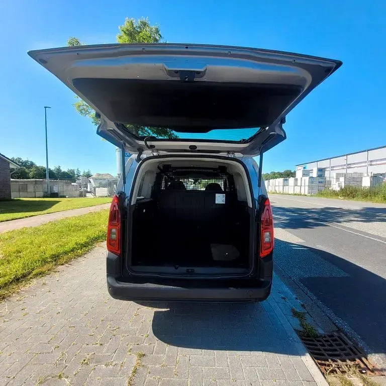 Gebraucht Citroën Berlingo 131 PS (96 kW) 2024 Grau Van / Kleinbus