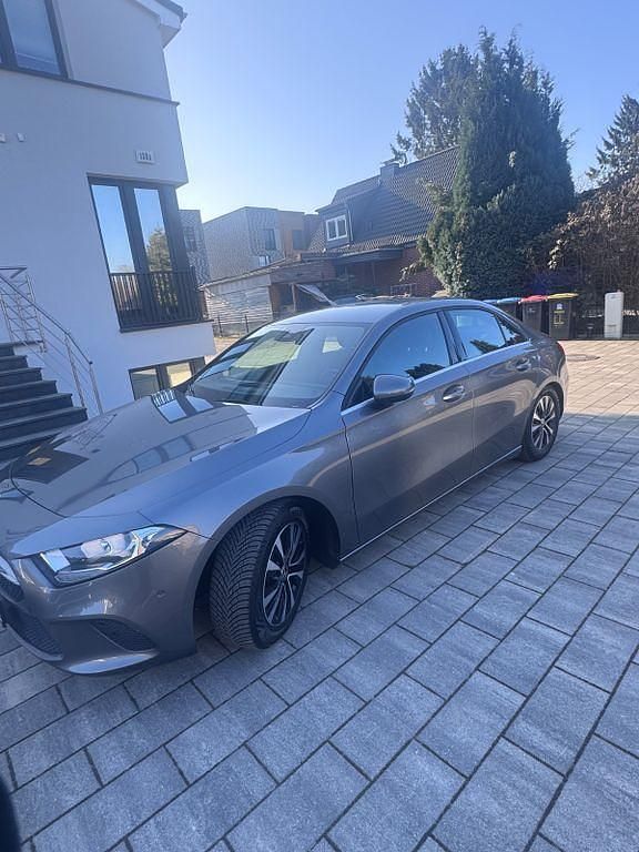 Gebraucht Mercedes A180 116 PS (85 kW) 2020 Grau Limousine