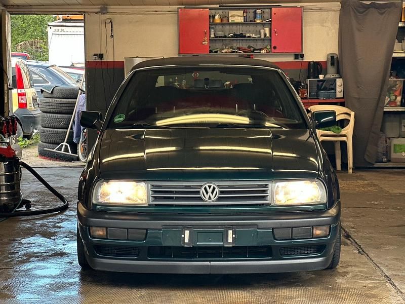 Grün Gebraucht 1995 VW Golf Cabriolet Cabrio | 1.899 € - Bild 1/4
