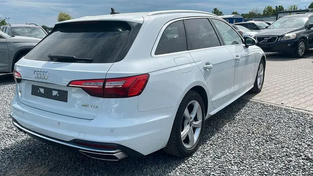 Gebraucht Audi A4 Advanced 163 PS (119 kW) 2022 Weiß Kombi