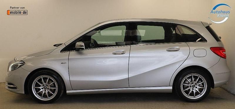 Gebraucht Mercedes B200 156 PS (114 kW) 2012 Silber Van / Kleinbus