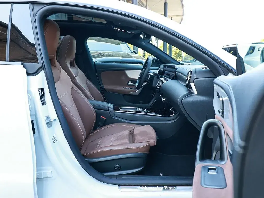 Gebraucht Mercedes CLA180 Premium Plus 136 PS (100 kW) 2024 Weiss / digitalweiss (metallic) Coupé