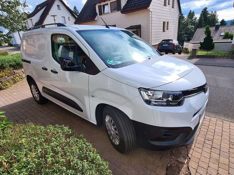 Weiß Gebraucht 2023 Toyota Proace City Van | 17.900 € - Bild 1/4