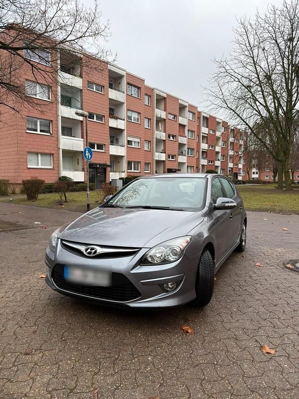 Gebraucht Hyundai i30 Edition 109 PS (80 kW) 2011 Grau Kleinwagen