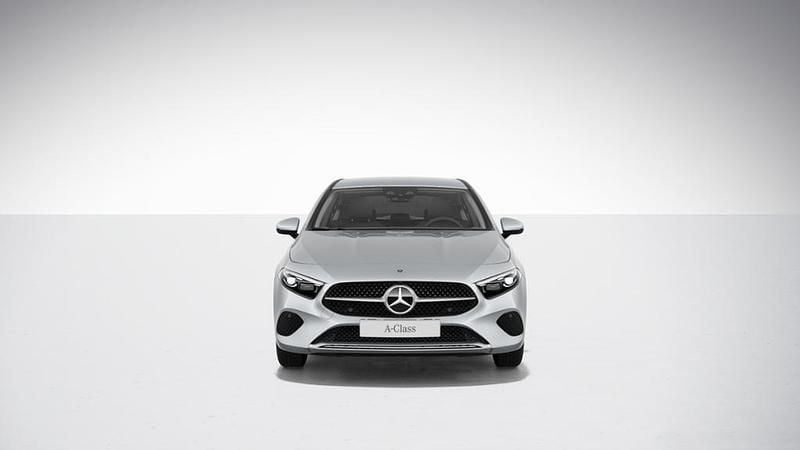 Iridiumsilber metallic Gebraucht 2024 Mercedes A250 Limousine | 33.400 € (Fairer Preis) - Bild 1/4