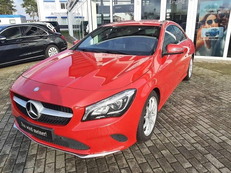 Gebraucht Mercedes CLA180 Urban 122 PS (89 kW) 2017 Rot Limousine