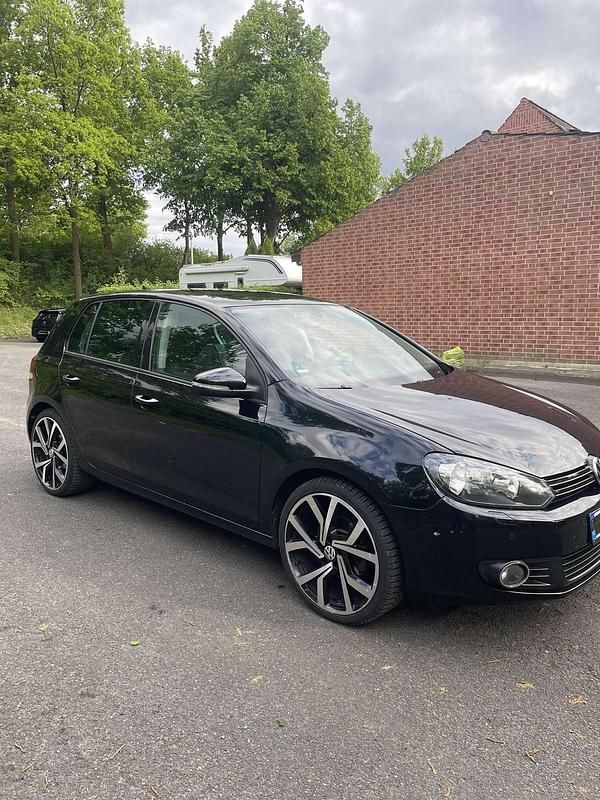 Gebraucht VW Golf VI 105 PS (77 kW) 2010 Schwarz Kleinwagen