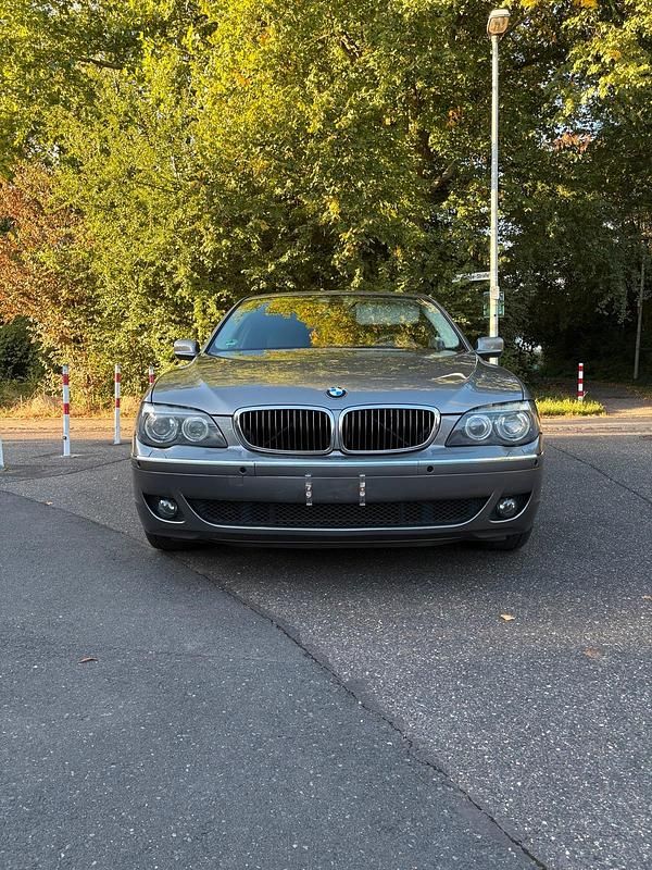 Grau Gebraucht 2006 BMW 740 Limousine | 6.000 € (Superpreis) - Bild 1/4