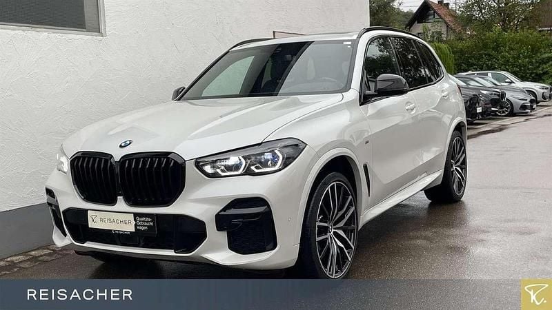 Mineralweiß metallic Gebraucht 2022 BMW X5 M SUV | 63.749 € (Guter Preis) - Bild 1/4