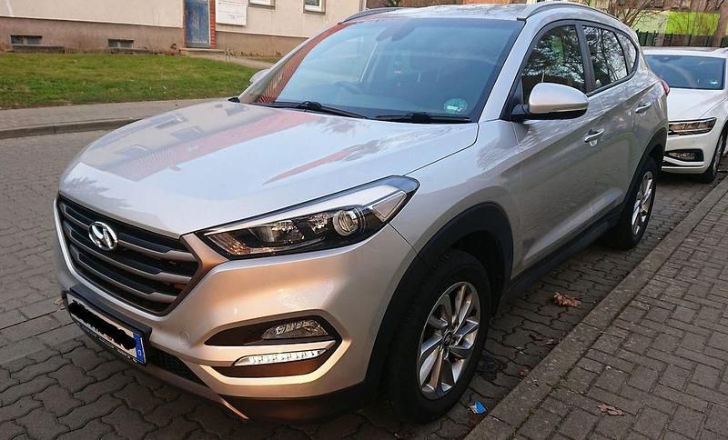 Gebraucht Hyundai Tucson Style 177 PS (130 kW) 2016 Silber SUV