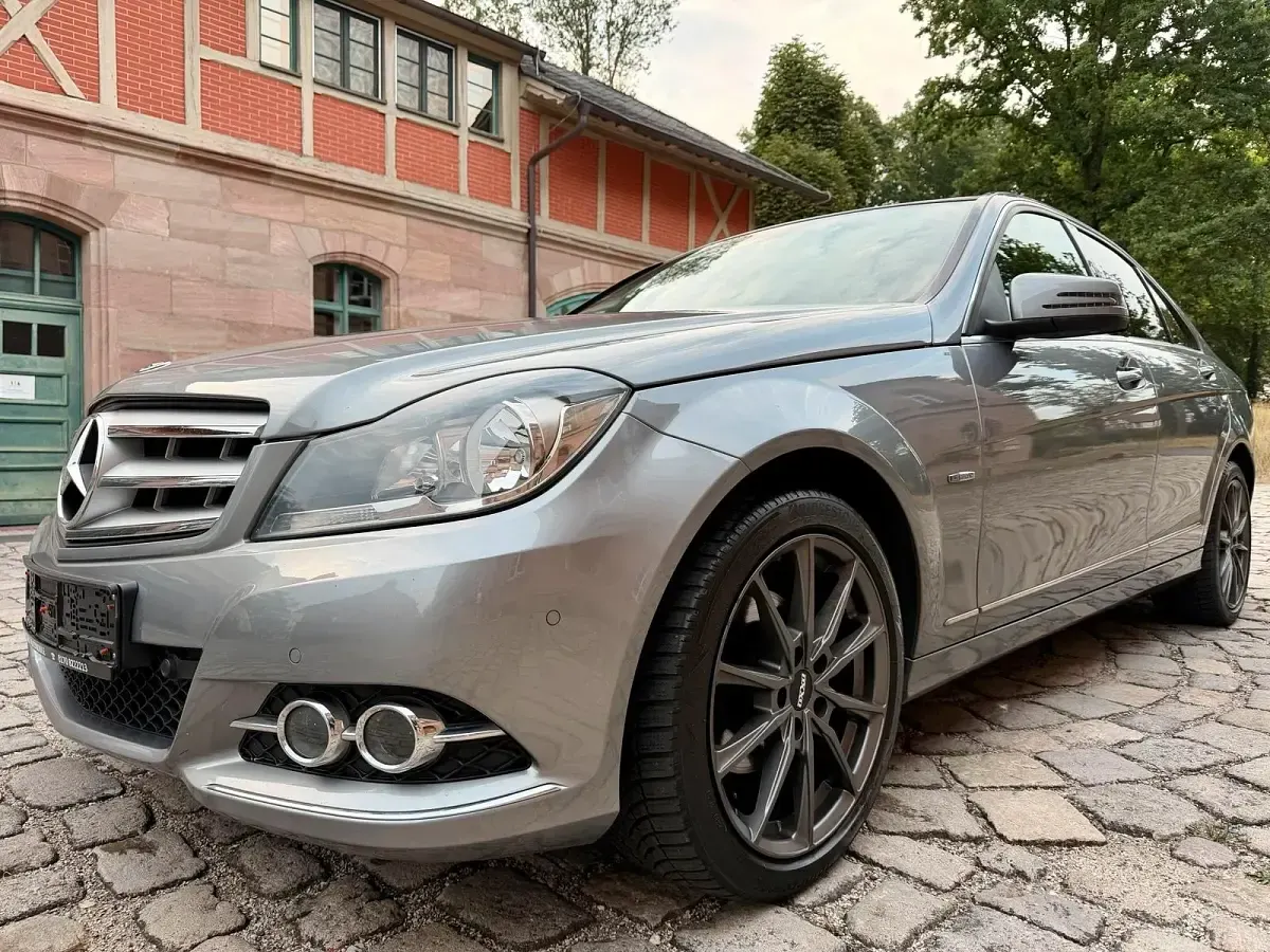 Gebraucht Mercedes C180 Avantgarde 156 PS (114 kW) 2011 Grau Limousine