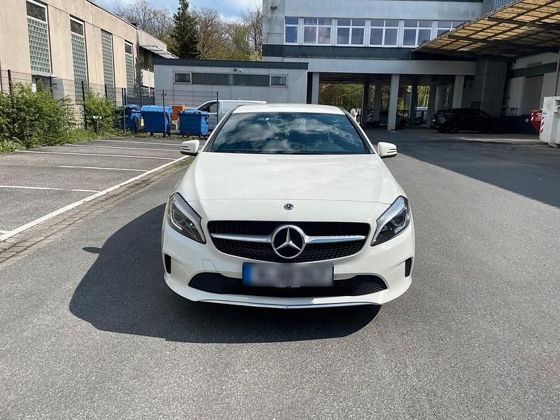 Second-hand Mercedes A200 156 CP (114 kW) 2017 Alb Hatchback