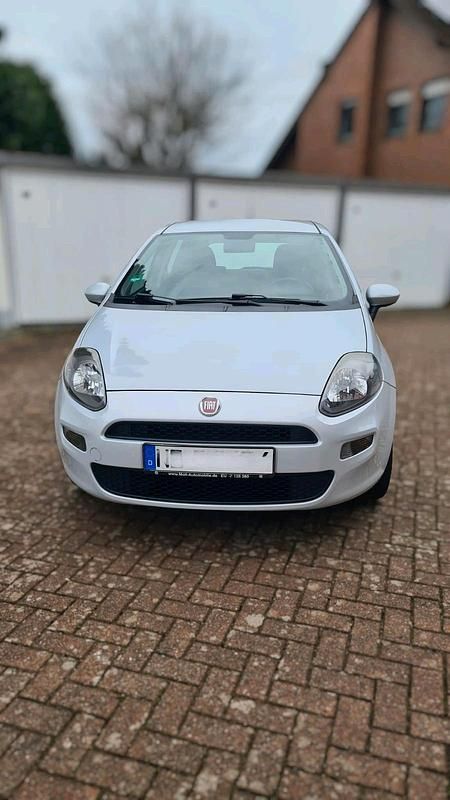 Silber Gebraucht 2012 Fiat Punto Evo Kleinwagen | 4.380 € (Etwas zu teuer) - Bild 1/4