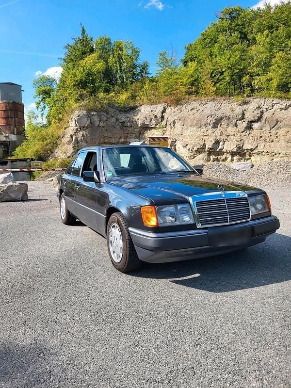 Gebraucht Mercedes E260 160 PS (117 kW) 1991 Andere farben Limousine
