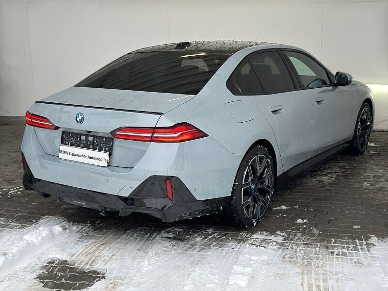 Gebraucht BMW i5 M Sport 250 kW (340 PS) 2024 M brooklyn grau metallic Limousine