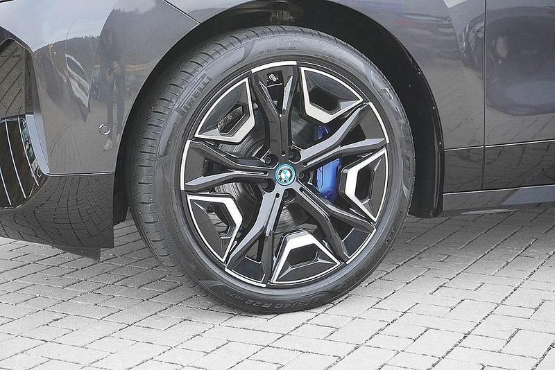 Gebraucht BMW iX Sport Line 239 kW (326 PS) 2023 Sophistograu brillanteffekt SUV