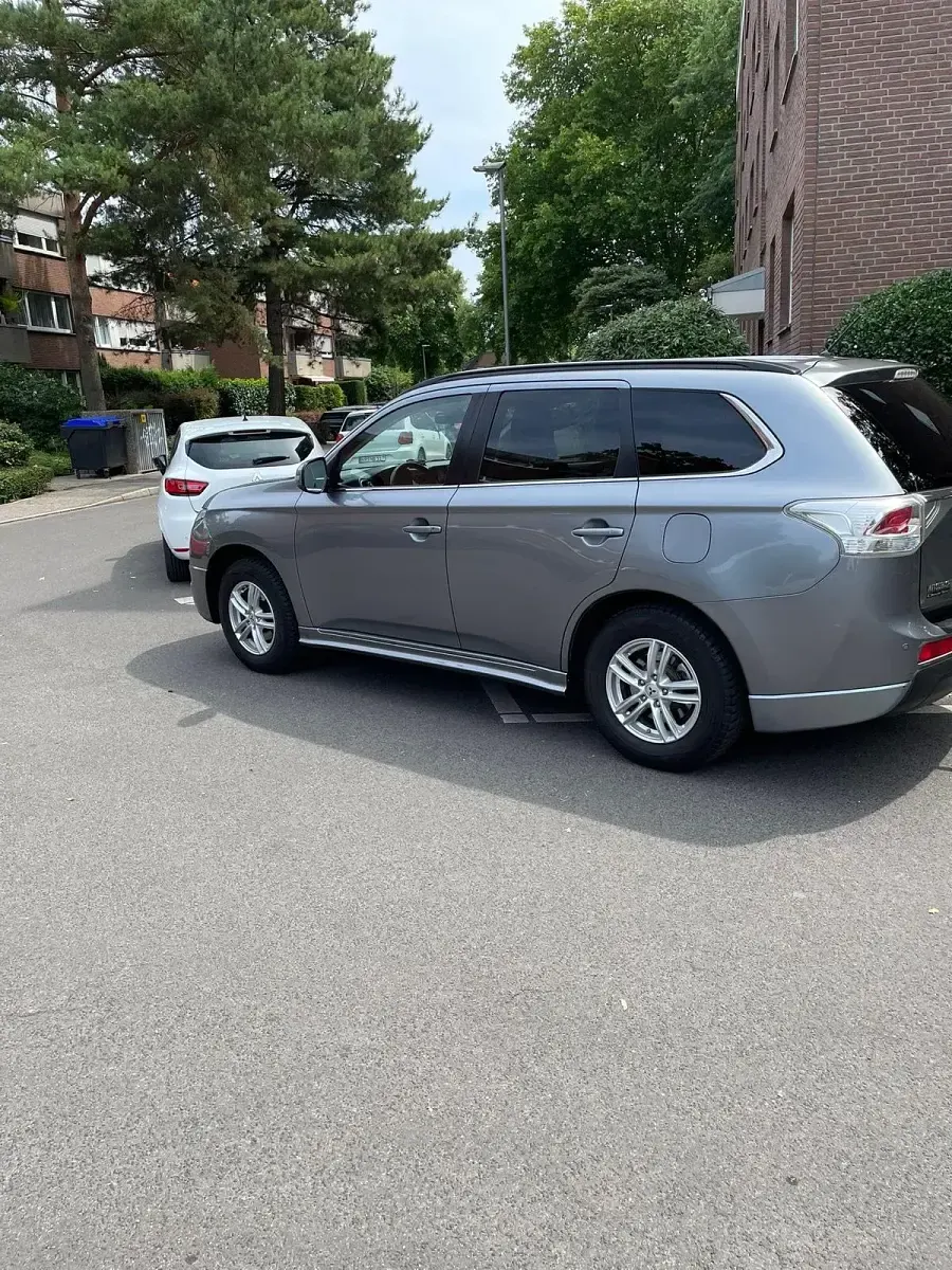 Gebraucht Mitsubishi Outlander 150 PS (110 kW) 2014 Grau SUV