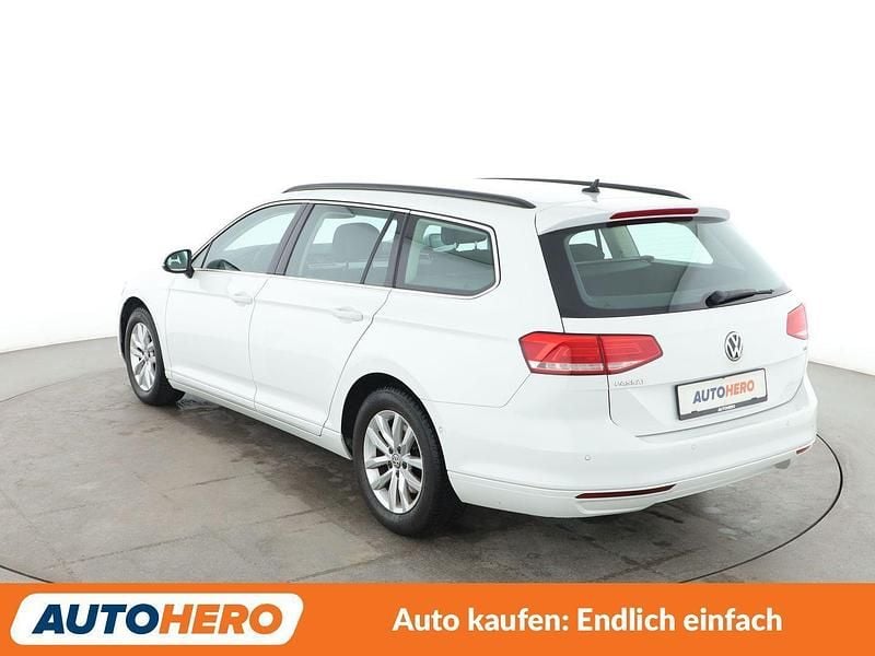 Gebraucht VW Passat Comfortline 150 PS (110 kW) 2018 Weiß Kombi