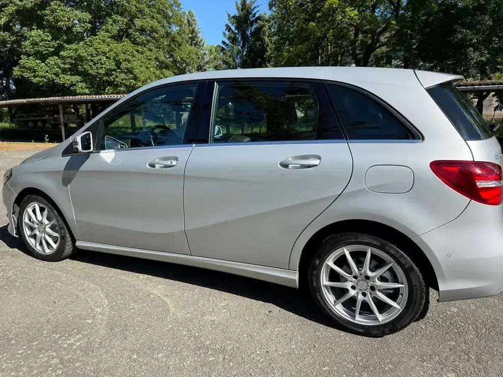 Gebraucht Mercedes B180 Urban 109 PS (80 kW) 2015 Silber Kleinwagen