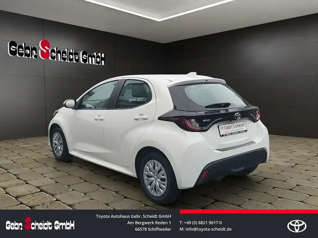 Gebraucht Toyota Yaris Basis 72 PS (52 kW) 2022 Super white 2 Kleinwagen